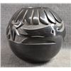 Image 1 : SANTA CLARA POTTERY JAR (TRICIA VELARDE)
