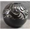 Image 4 : SANTA CLARA POTTERY JAR (TRICIA VELARDE)