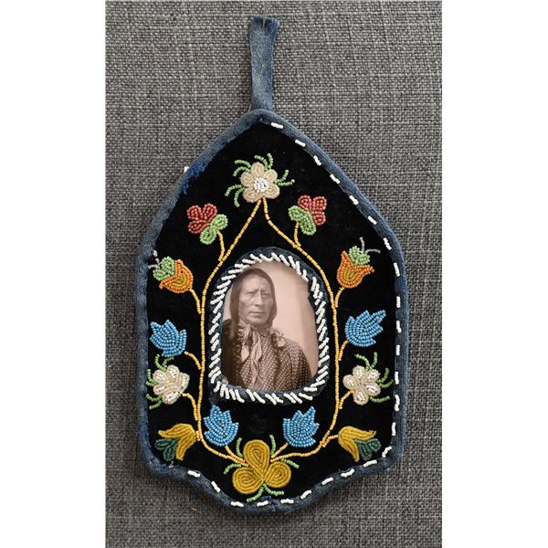IROQUOIS BEADED PICTURE FRAME
