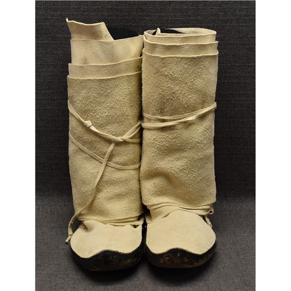 PUEBLO HIGH TOP MOCCASINS