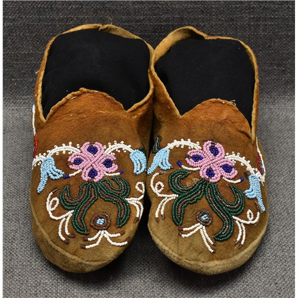 CREE BEADED MOCCASINS