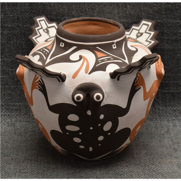 ZUNI POTTERY JAR (EILEEN YASATTIE)