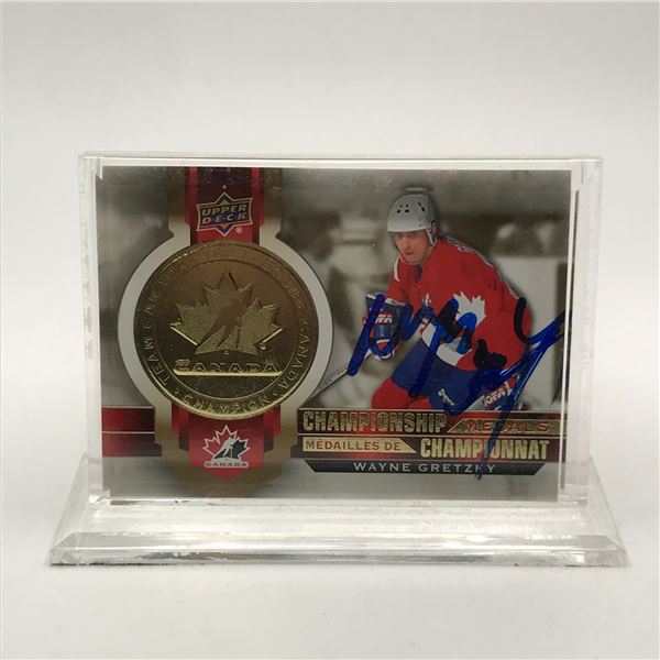WAYNE GRETZKY SIGNED HOCKEY TRADING CARD