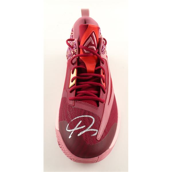 GIANNIS ANTETOKOUNMPO SIGNED NIKE BASKETBALL SHOE (BECKETT COA)