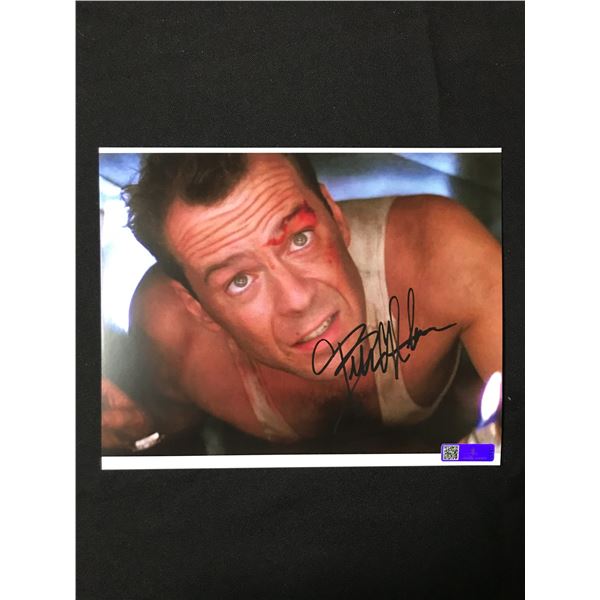 Bruce Willis SIGNED DIE HARD 8X10 - CELEBRITY COA