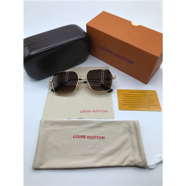 BNIB SUNGLASSES WITH ACCESSORIES