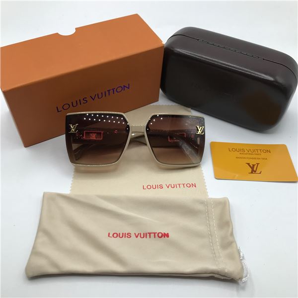 BNIB SUNGLASSES WITH ACCESSORIES