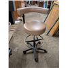 Image 1 : Rolling Swivel Work Chair 39"