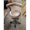 Image 2 : Rolling Swivel Work Chair 39"