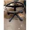 Image 5 : Rolling Swivel Work Chair 39"