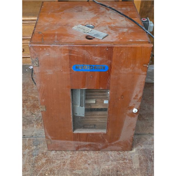Vintage humidaire- egg incubator
