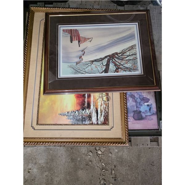 Pallet of various pictures and frames