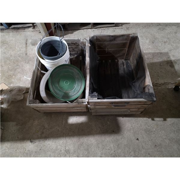 2 planting crates and planting pots