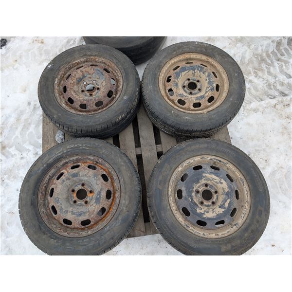 Set of 4 COOPER Tires 195/65 R15 (Rust Damage)