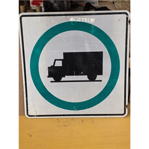 Heavy truck route highway sign