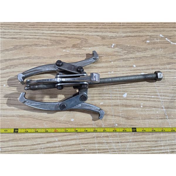 Gear puller