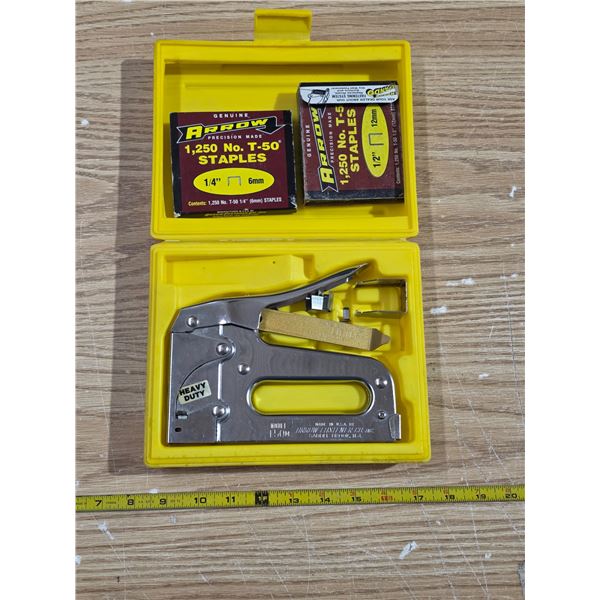 Staple gun with staples and case