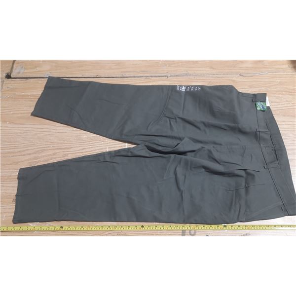 Denver Hayes - Khakis - Classic Fit pant 44" X 30". (New)