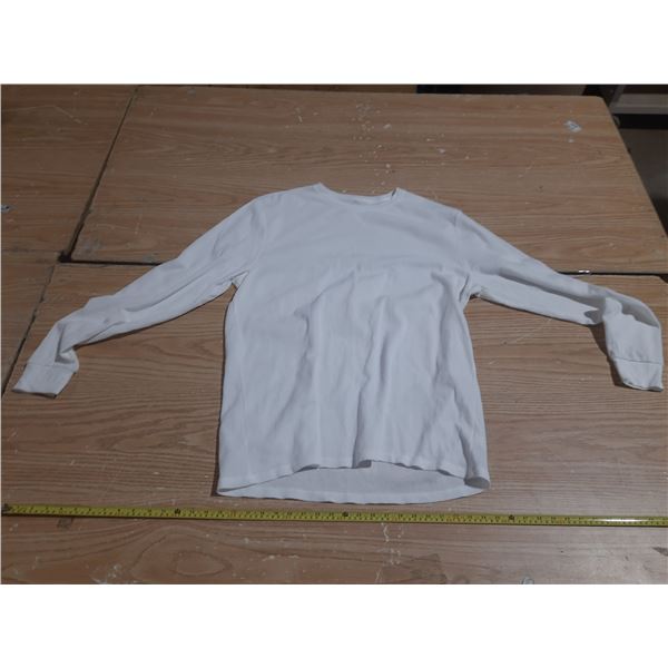 Old Navy White T-Shirt - (Size XXXL) - Like New.