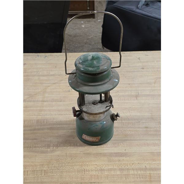 Coleman gas lamp- no glass