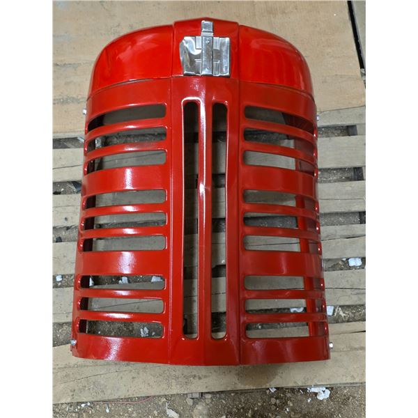 IHC 400 nose cone/grill- in very good condition