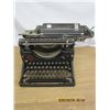 Image 1 : Antique underwood Typewriter