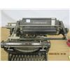 Image 2 : Antique underwood Typewriter
