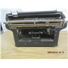 Image 5 : Antique underwood Typewriter