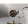 Image 2 : (2) gold Tone Necklaces w/ pendants