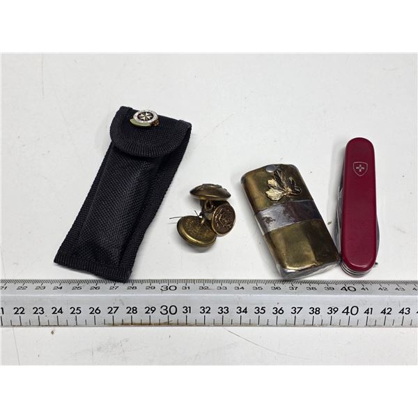 Walter Swisse army knife, lighter and RCASC buttons