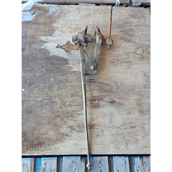 Antique leg vice