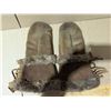 Image 3 : Pair of Beaded And Fur Native Mitts
