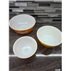 Image 2 : Set of 3 vintage butterfly gold pyrex nesting bowls