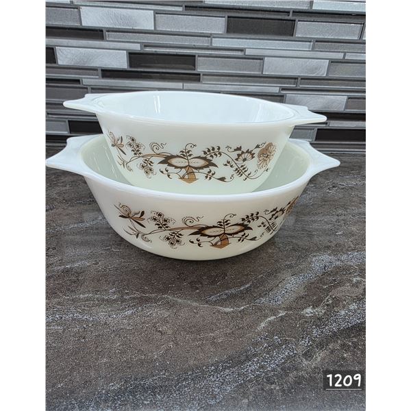 Set of 2 vintage pyrex casserole dishes with brown floral design