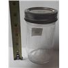 Image 5 : 1965, 1967 U.S.A. Quarter Dollar, 1940 U.S.A Five Cents in Vintage Jar.