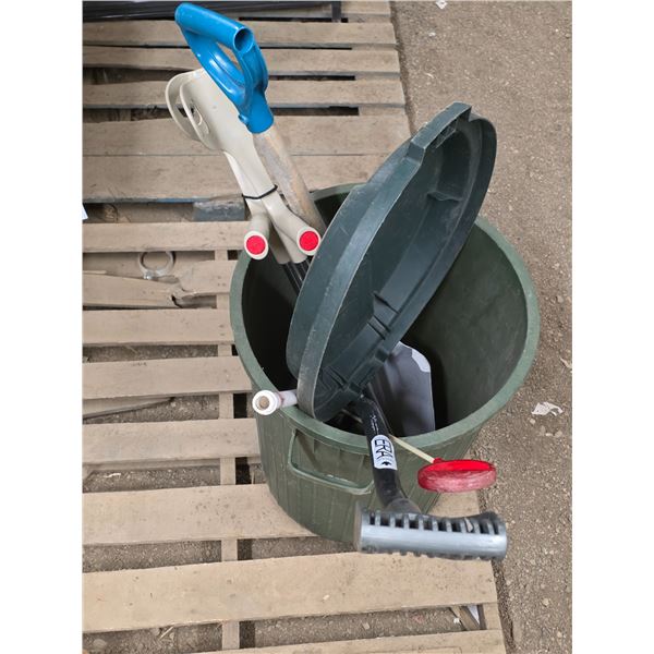 Garbage can and misc items
