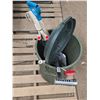 Image 1 : Garbage can and misc items
