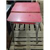 Image 3 : 1950's Arborite table with leaf - 52" by 30" by 30"H