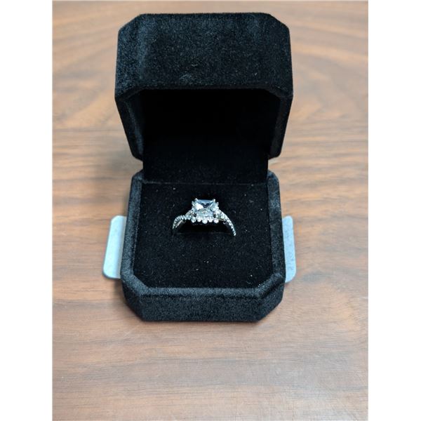 NEW 925S 1.25ct Princess Cut Simulated Diamond (CZ) Halo Twist Ring, Size 7, Mounted in 925 Sterling