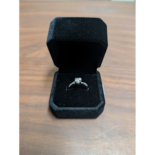 NEW925S 0.75ct Heart Cut Simulated Diamond (CZ) Twist Ring, Size 6, Mounted in 925 Sterling Silver w