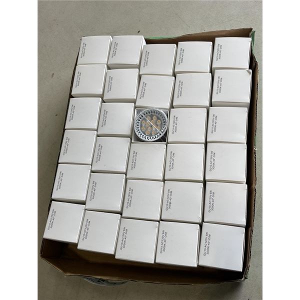 TRAY OF NEW 3000K LED LAMPS 3PD9
