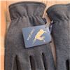 Image 4 : 10 PAIRS OF NEW DEERSKIN GLOVES AND NEW HOCKEY FLEECE BLANKET