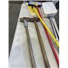 Image 4 : TWO SLEDGE HAMMERS AND HANDLED BRUSH AND TWO MOPS