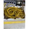 Image 2 : 4FT SQUARE AND 2 EXTENSION CORDS
