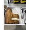 Image 3 : 3 NEW PAIRS OF WOMENS SIZE 6 BOOTS