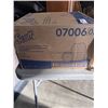 Image 2 : NEW CASE OF SCOTT CORELESS JUMBO ROLL BATHROOM TISSUE, 12 ROLLS OF 1150FT EACH, 2 PLY WHITE
