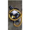 Image 3 : DEWALT 10 GALLON STAINLESS WET/DRY SHOP VAC WORKING WITH HOSE