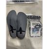 Image 2 : LOT OF VARIOUS WATER SHOES AND WET BAGS