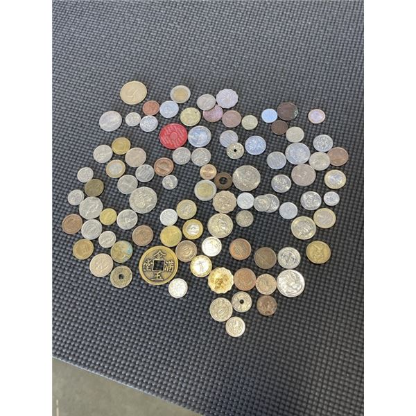 ASSORTED WORLD COINS AND TOKENS