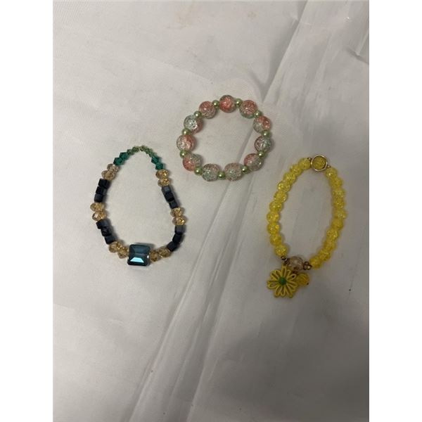 2 LUCITE AND 1 CRYSTAL BEADS BRACELET